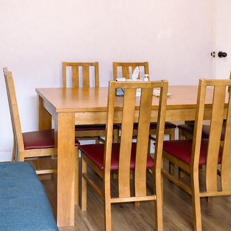 Nice 4 Bedroom Apartment Near City Centre 2-Min Walk To Metro !! Business & Family Friendly!! London Exterior photo