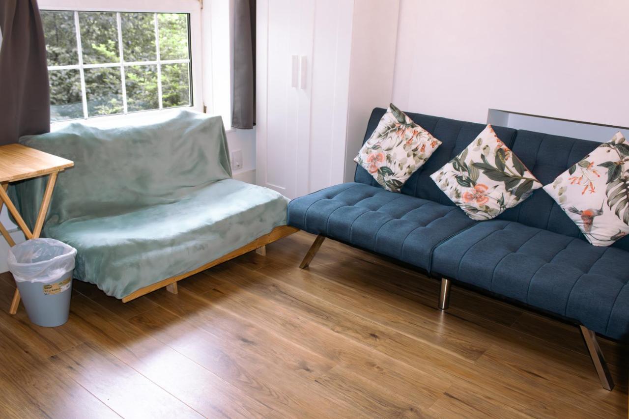 Nice 4 Bedroom Apartment Near City Centre 2-Min Walk To Metro !! Business & Family Friendly!! London Exterior photo