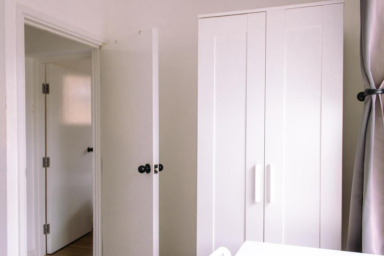 Nice 4 Bedroom Apartment Near City Centre 2-Min Walk To Metro !! Business & Family Friendly!! London Exterior photo