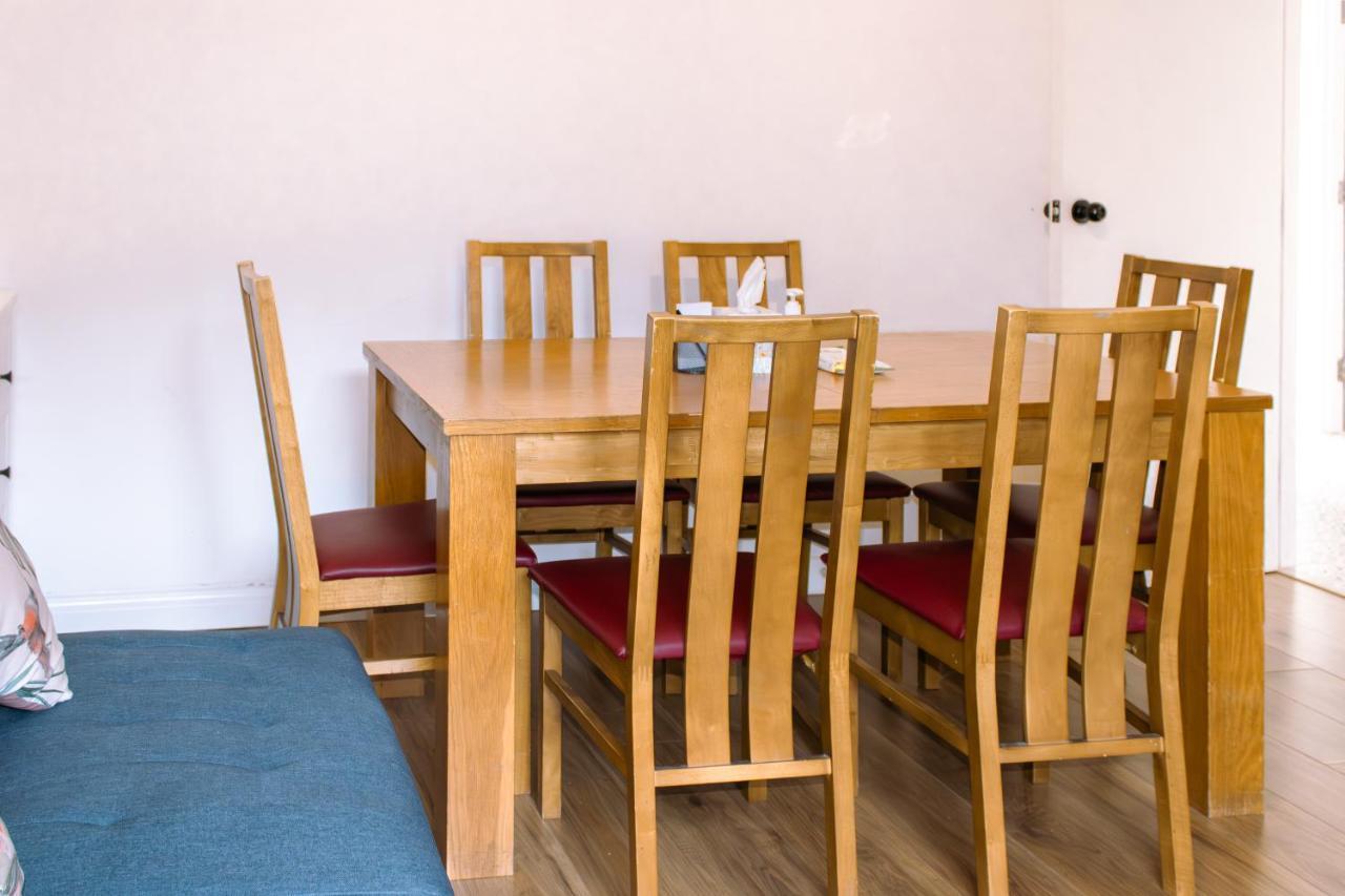 Nice 4 Bedroom Apartment Near City Centre 2-Min Walk To Metro !! Business & Family Friendly!! London Exterior photo